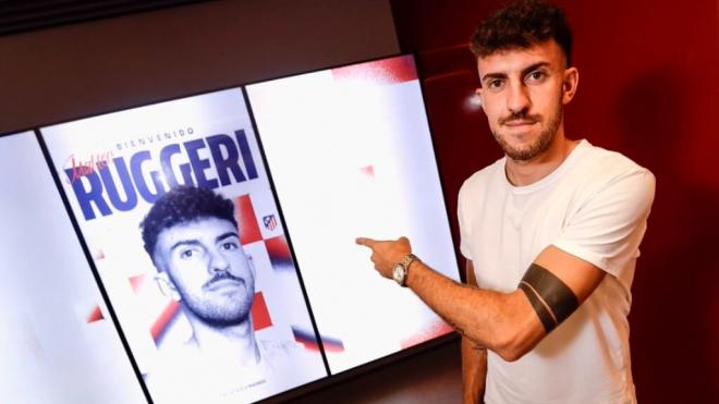 Matteo Ruggeri en el anuncio de su oficialidad con el Atleti