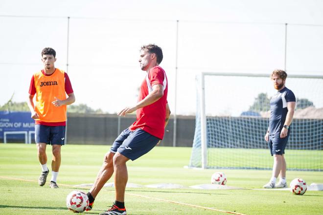 Pedro León, en un entrenamiento con el Real Murcia (Foto: RMCF).