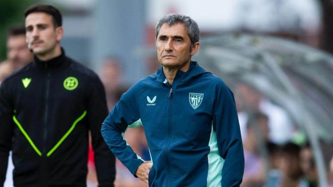 Ernesto Valverde, en acción ante la Ponferradina en Urritxe (Foto: Athletic Club).