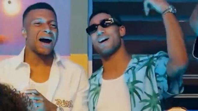 Mbappé, junto a Achraf (Foto: Vídeo X)