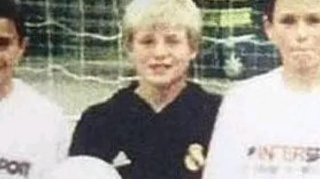 Toni Kroos, de pequeño con una camiseta del Real Madrid (Foto: Cuenta 'X')