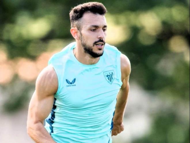 Aitor Paredes en un entrenamiento en Lezama (Foto: Athletic Club).