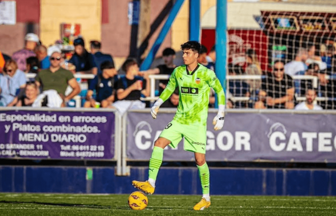 Vicent Abril debuta con el Valencia CF ante el Benidorm