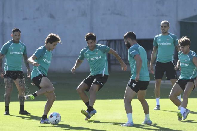 Morante, en el entrenamiento del Betis (Foto: Kiko Hurtado)