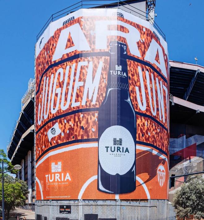 El Valencia CF firma con cervezas Turia. Ya en Mestalla (Foto: X McPolloh)