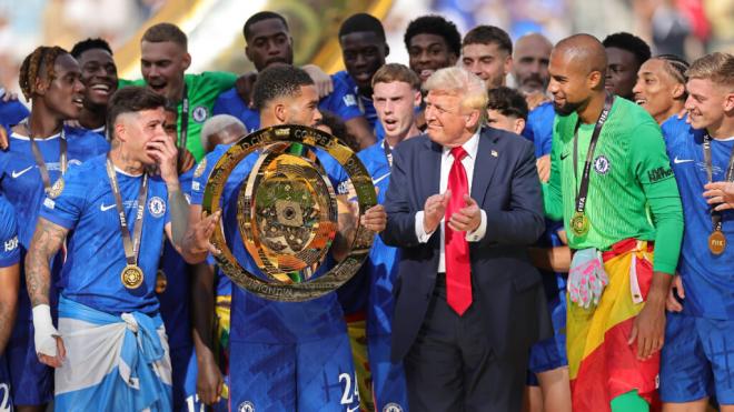 Reece James mira a Donald Trump en la celebración (Foto: Cordon Press)
