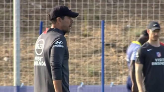 Simeone, en un entrenamiento (Foto: ElDesmarque)