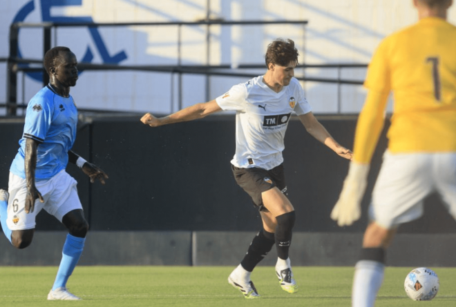 Javi Guerra ante el Castellón (Foto: EFE)