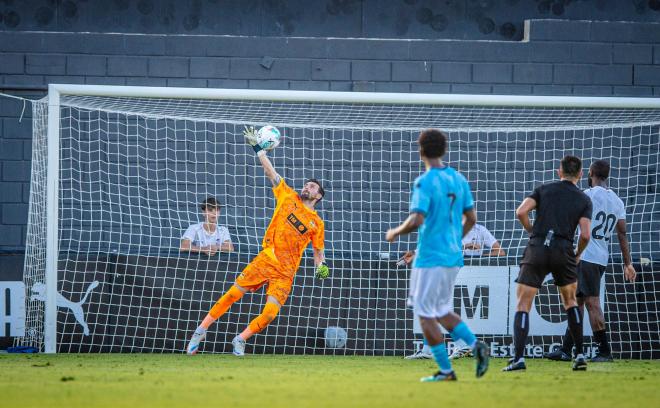 Stole Dimitrievski jugó en pretemporada ante el CD Castellón (Foto: Valencia CF)