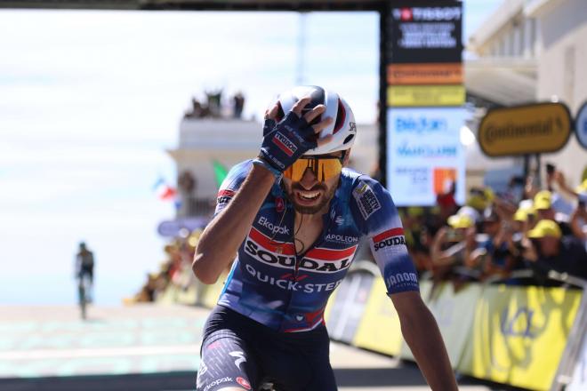 Valentin Paret-Peintre celebra su victoria en el Mont Ventoux (Foto: @LeTour).