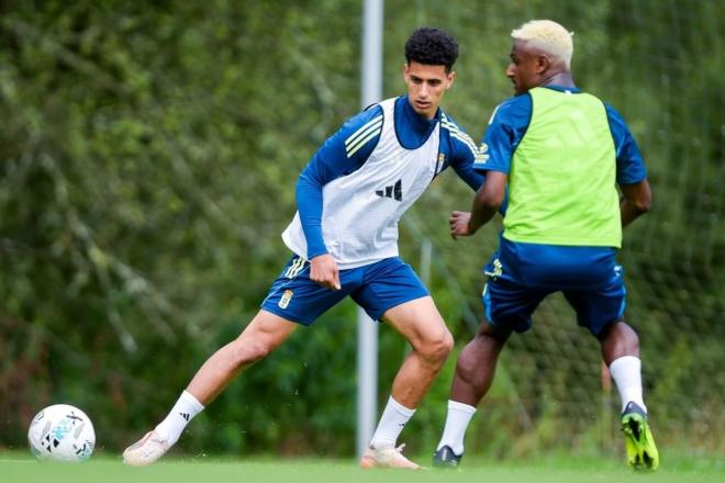 Ilyas Chairay Hassan, en un entrenamiento del Real Oviedo en pretemporada (Foto: RO).
