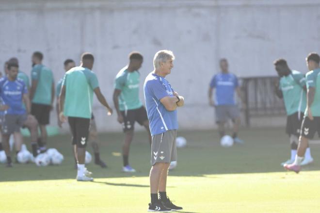 Manuel Pellegrini, durante la sesión del miércoles (Foto: Kiko Hurtado)