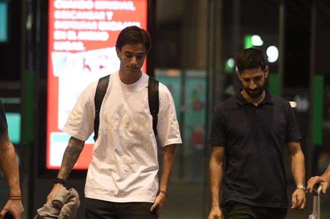 Valentín Gómez, en su llegada a Sevilla (Foto: Kiko Hurtado).