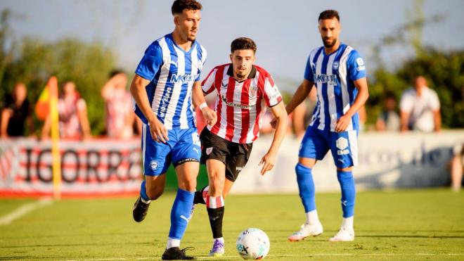 Robert Navarro, en acción ante el Alavés en Laguardia (Foto: Athletic Club).