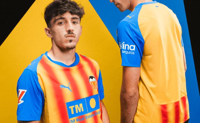 Camiseta Senyera Valencia CF 2025-2026