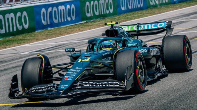 Fernando Alonso, con el AMR25 (Foto: Aston Martin).