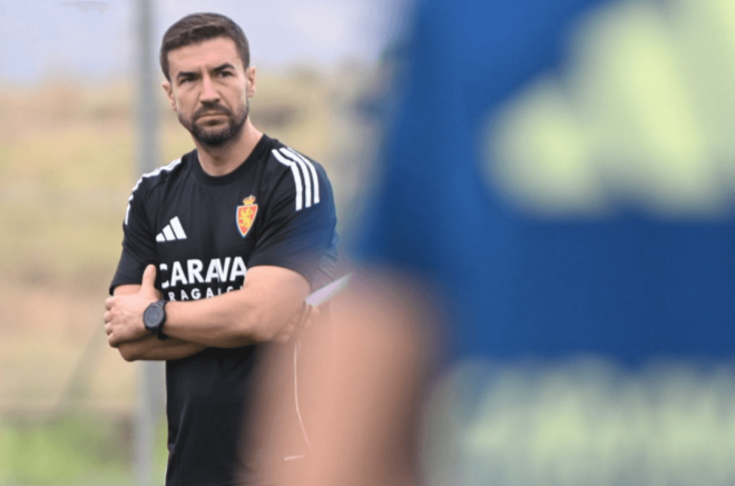 Gabi Fernández dirige un entreno de pretemporada. (Foto: Real Zaragoza)