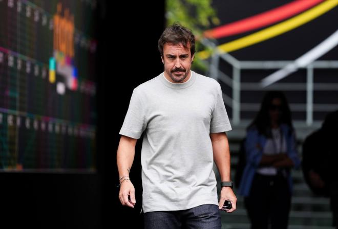 Fernando Alonso, llegando al circuito de Spa (Europa Press)