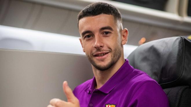 Joan García viajando a Japón para la gira (FC Barcelona)