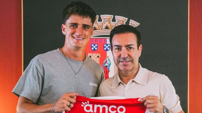 Pau Víctor con la camisetadel Sporting de Braga (Redes Sociales)