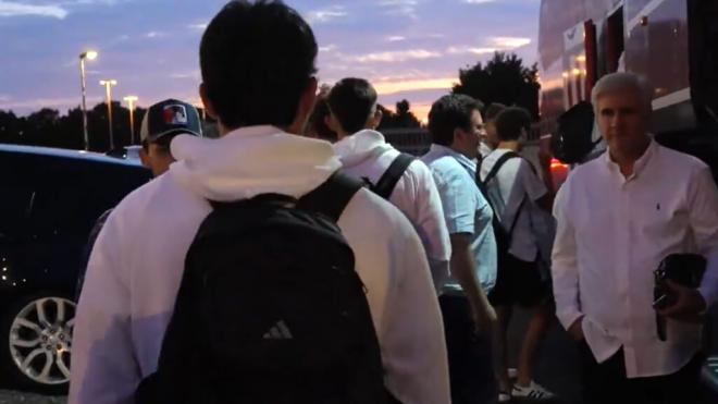 Antonio Cordón, en la llegada del Sevilla a Alemania.