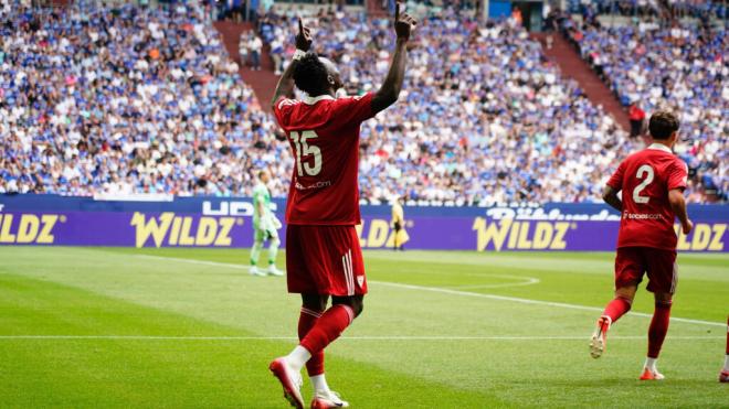Akor Adams, celebrando su gol ante el Schalke 04 (Foto: SFC).