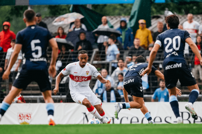 Leweling antes de marcar gol al Celta (Foto: Stuttgart).
