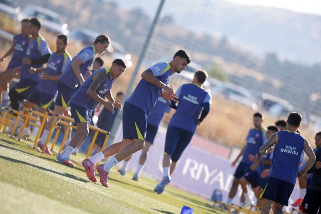 Marc Pubill en el entrenamiento rojiblanco (Atlético)