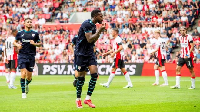 Iñaki Williams celebra su gol ante el PSV. (Foto: Athletic)