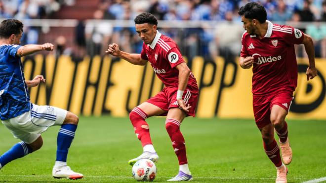 Rúben Vargas y Suazo, ante el Schalke 04 (Foto: SFC).