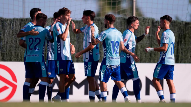 Adrián Niño celebra su gol ante el Almería. (Foto: Málaga CF)