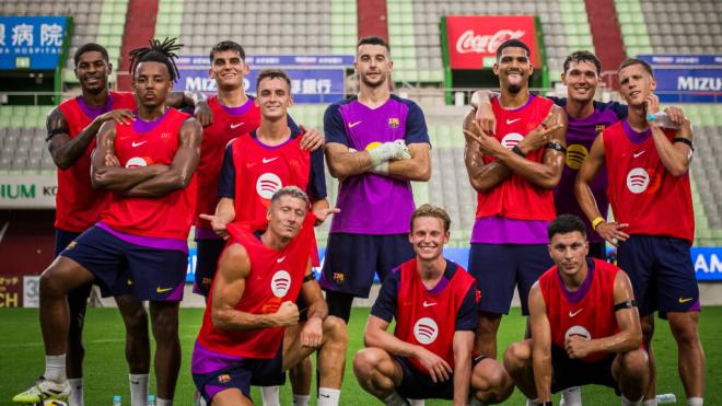 Joan García entrena junto a sus compañeros en Japón (FCB)