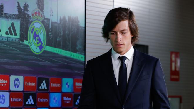 Álvaro Carreras en su presentación como jugador del Real Madrid (Europa Press)