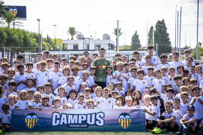 Julen Agirrezabala (Foto: Valencia CF)