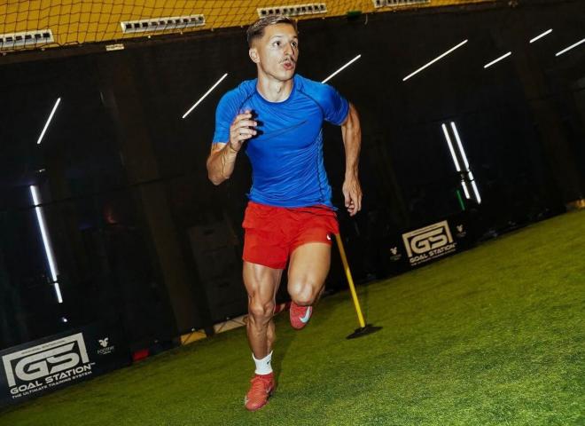 Bryan Zaragoza se preparada durante el verano. (Foto: Perfil oficial de Instagram @brryann10)