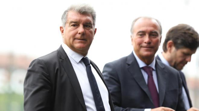 Rafa Yuste junto a Joan Laporta (Cordon Press)