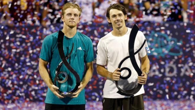 Davidovich y Alex de Minaur con los trofeos del torneo de Washington (Cordon Press)