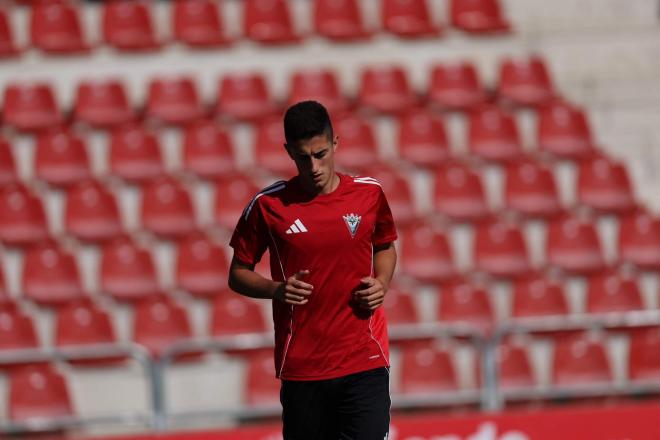 Iker Varela, en un entrenamiento con el Mirandés (Foto: CDM).