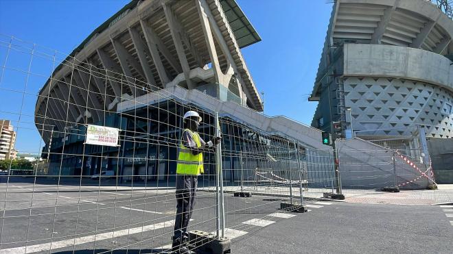 El Benito Villamarín empieza a prepararse para el inicio de las obras (Foto: Kiko Hurtado).