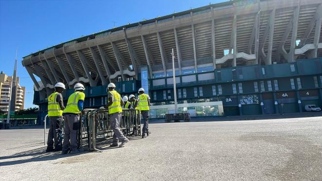 El Benito Villamarín empieza a prepararse para el inicio de las obras (Foto: Kiko Hurtado).
