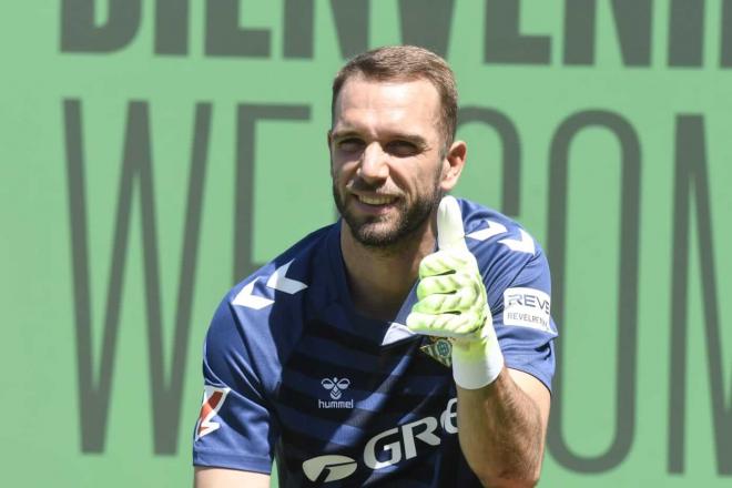 Pau López, en su presentación con el Betis (Foto: Kiko Hurtado).