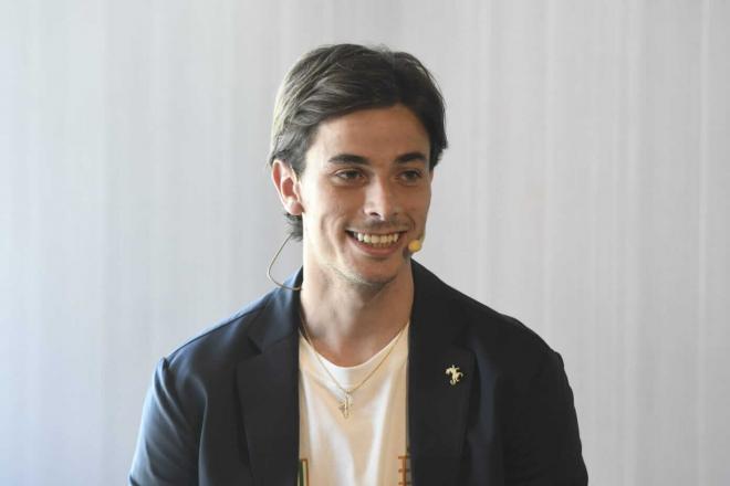 Valentín Gómez, en su presentación con el Betis (Foto: Kiko Hurtado).