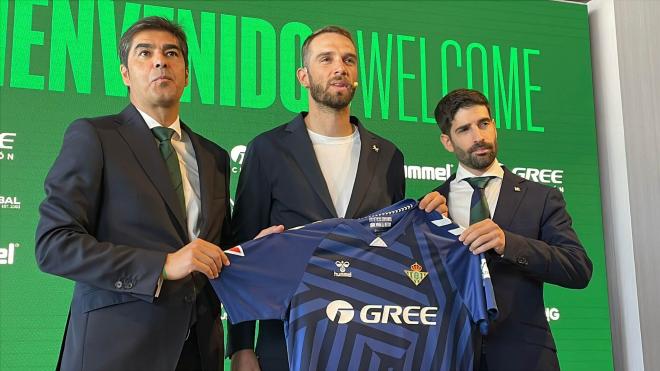 Pau López, en su presentación con el Betis (Foto: Kiko Hurtado).