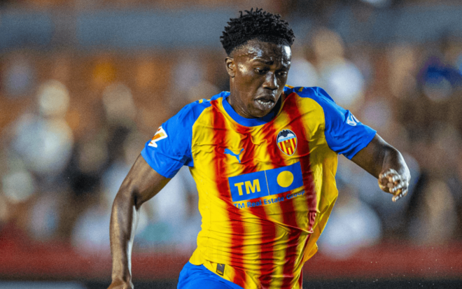 David Otorbi en pretemporada con el primer equipo (Foto: Valencia CF)