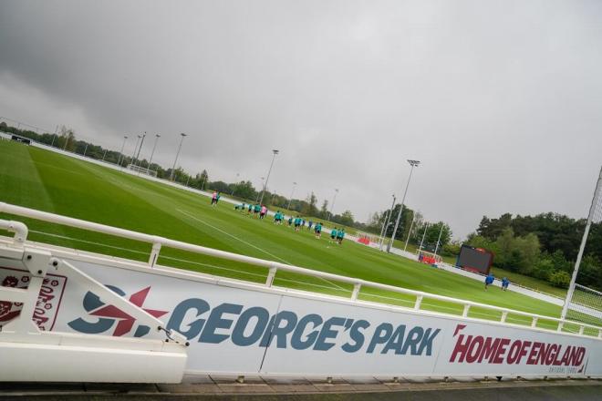 Los campos de St. George's Park en la pretemporada del Betis en Inglaterra (Foto: RBB).