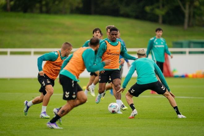 Junior Firpo, en la pretemporada del Betis en Inglaterra (Foto: RBB).