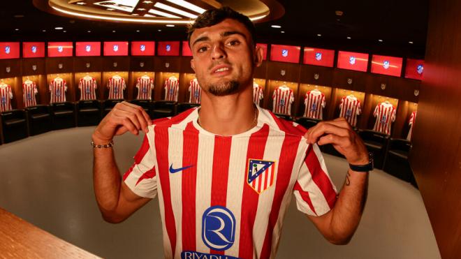 Marc Pubill con la camiseta del Atlético de Madrid ('X' @Atleti)