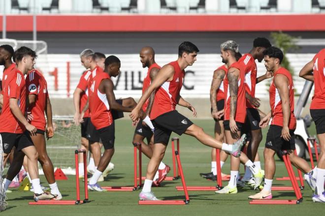 Juanlu Sánchez entrena con el Sevilla FC (Foto: Kiko Hurtado).