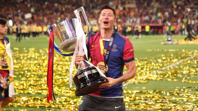 Robert Lewandowski celebrando la Copa del Rey (Cordon Press)