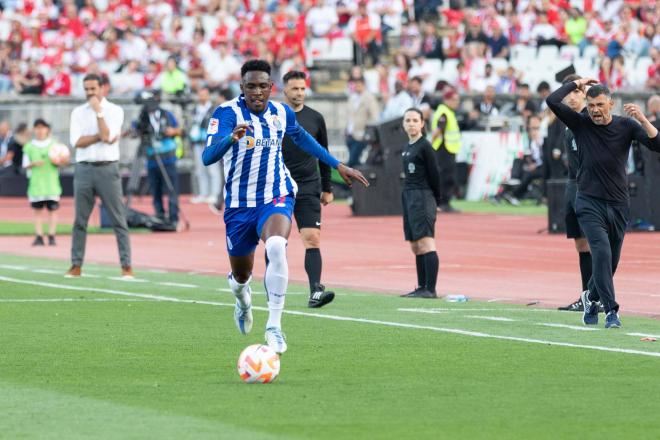 Zaidu Sanusi, durante un partido con el Oporto (Foto: Cordon Press).